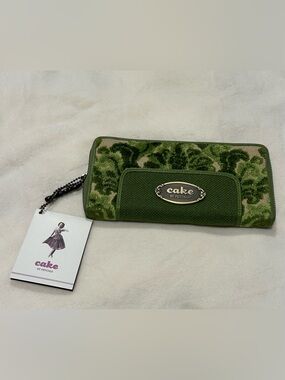 Petunia Pickle Bottom Green Velvet Patterned Wallet